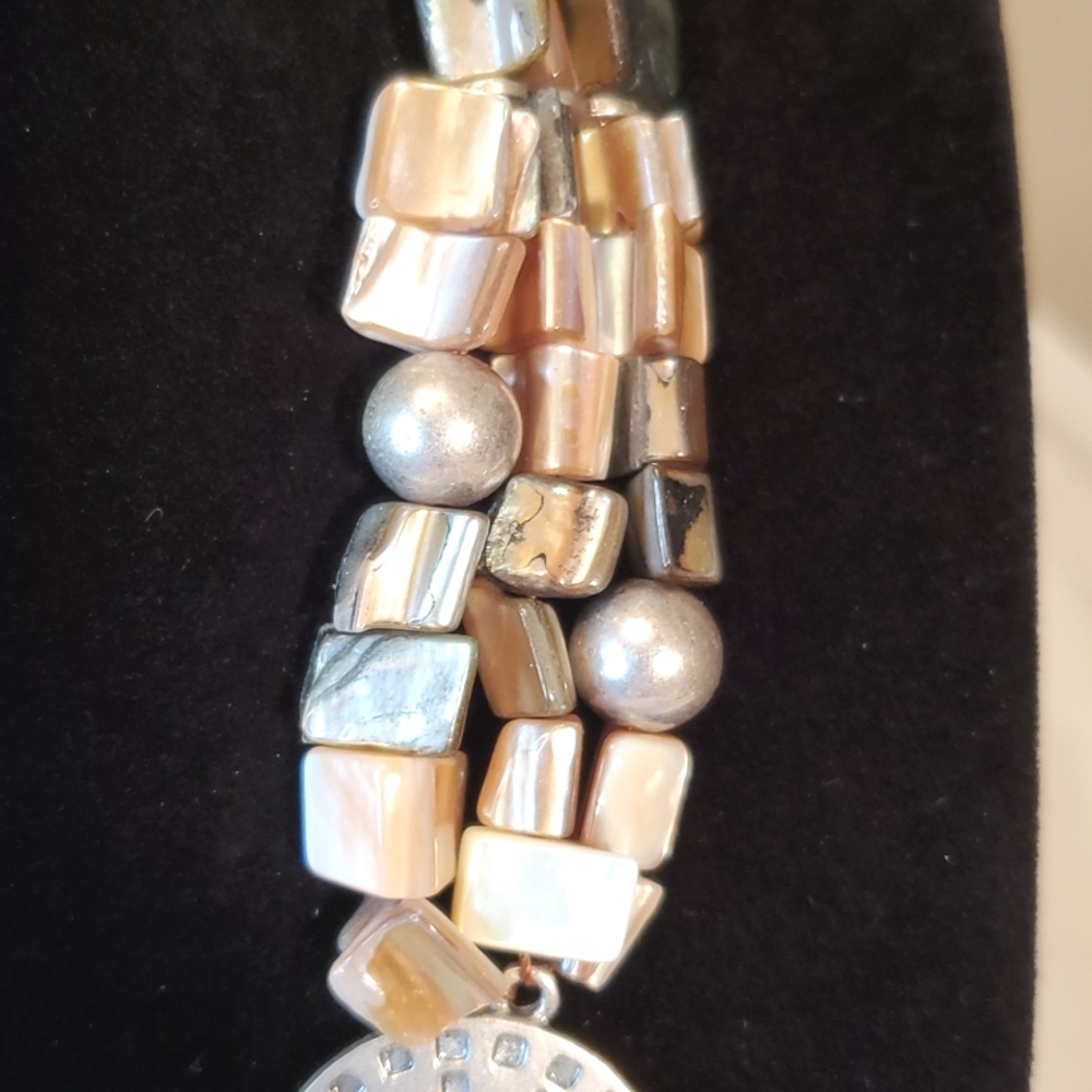 TRIBAL SILVER TONE ABALONE SHELL MEDALLION STATEMENT NECKLACE 22" - Picture 3 of 7